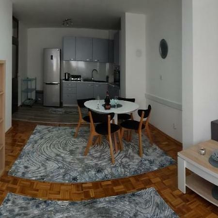 טראווניק Apartment Emina מראה חיצוני תמונה